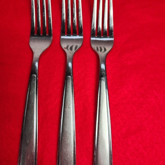 Oneida Forks Peninsula Castle Jordan Laura Pattern 7 7/8" Set of 3 - Picture 4 of 11